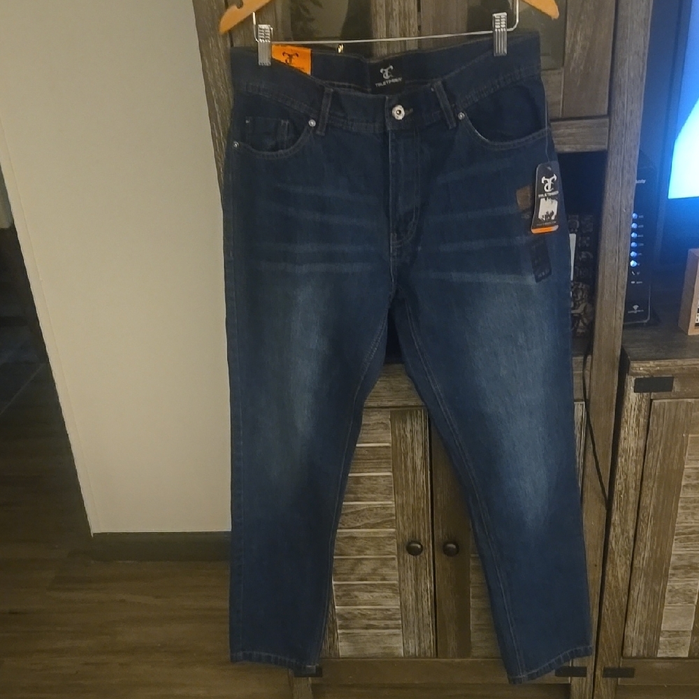 Relaxed Blue Jeans with Contrasting Stitching